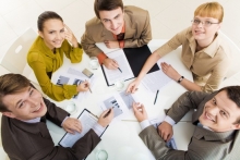 Zespół ludzi pracujący nad projektem